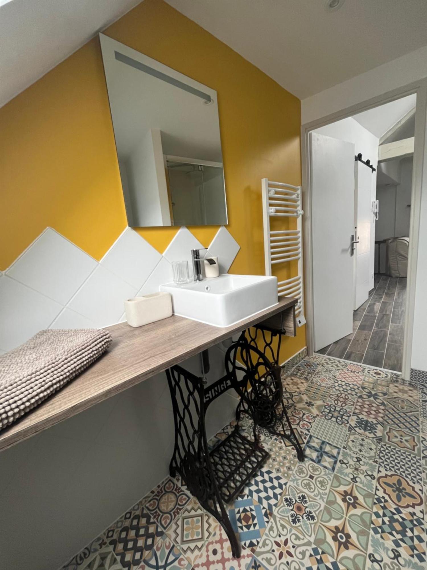 Sejour De Charme Au Boheme Apartment Amboise Exterior photo
